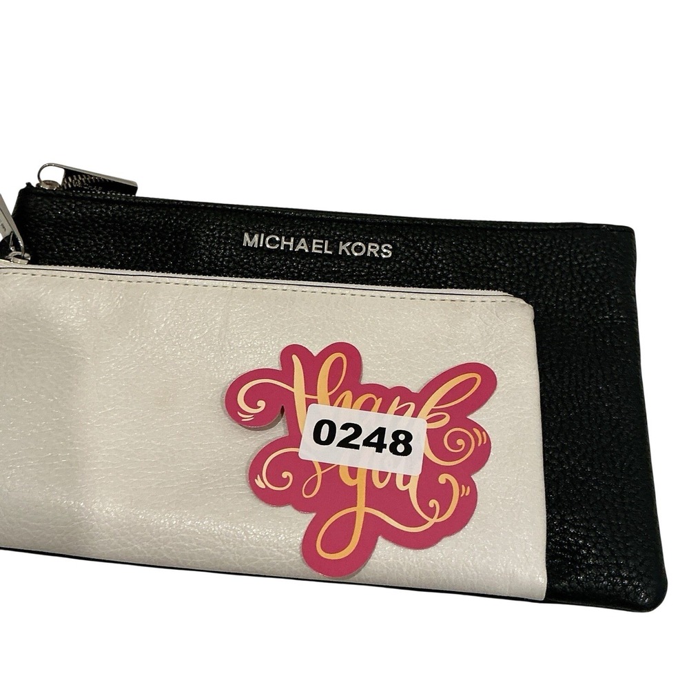Michael Kors Double Zip Wristlet Womens OS Black White Excellent Pebbled Leather - Picture 8 of 8